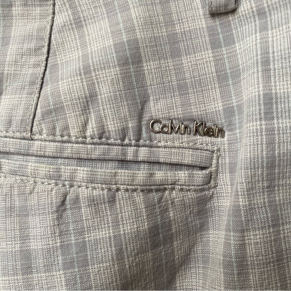Calvin Klein Light Gray Checkered Golf Men's Shorts - Picture 6 of 6